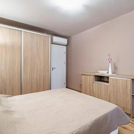 N Vaptsarov Sea Garden Апартаменты